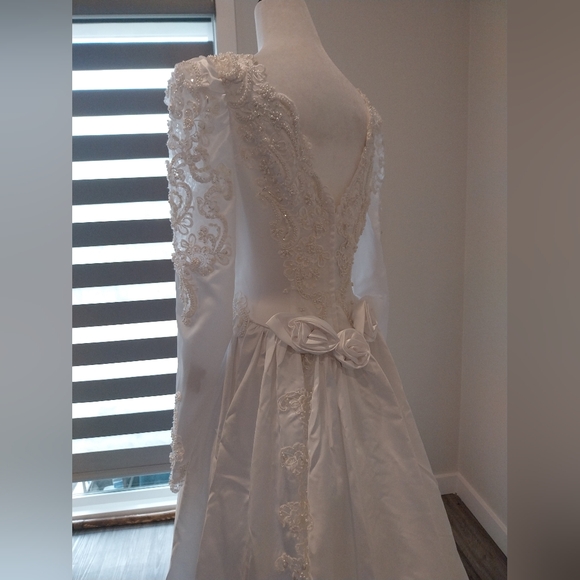Alfredo Angelo Wedding Dress - Picture 6 of 15